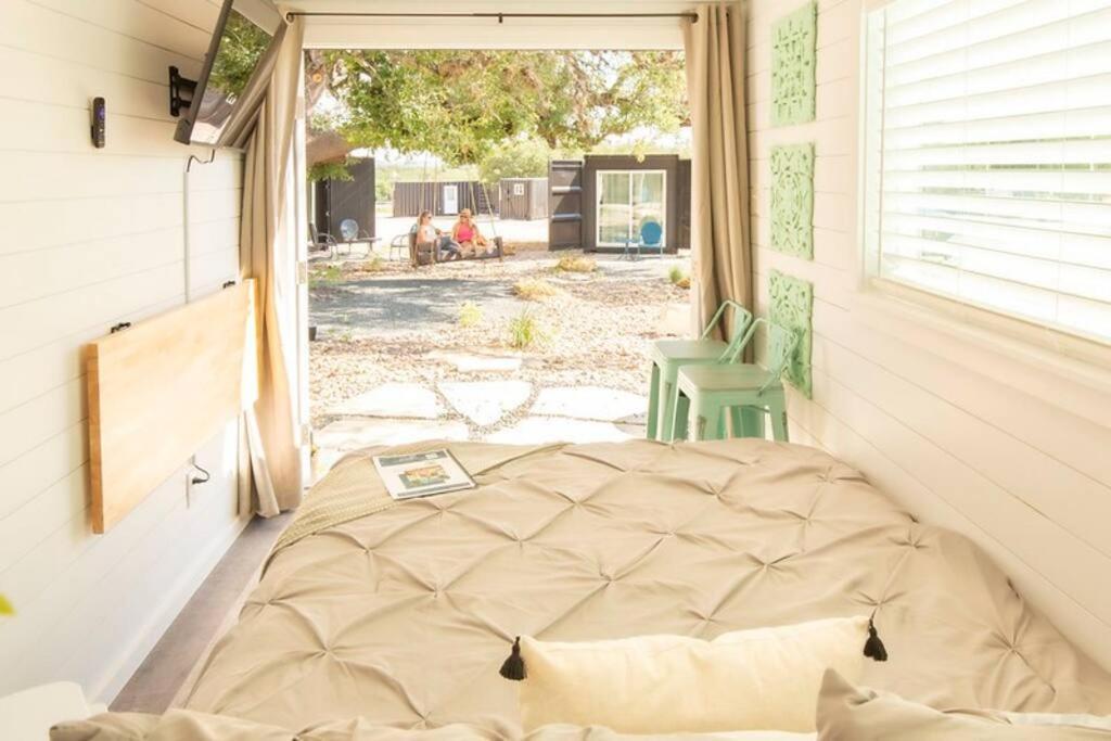 The Container Retreat @ 290 Wine Trail #10 Welcome Friends! Hye Eksteriør bilde